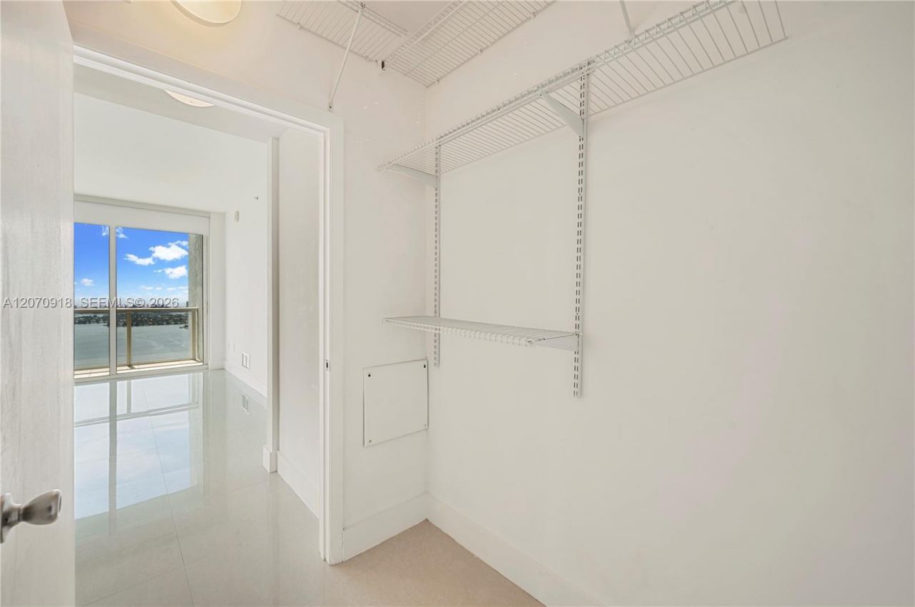1900 N Bayshore Dr, Unit 4302, Miami, FL 33132 Photo