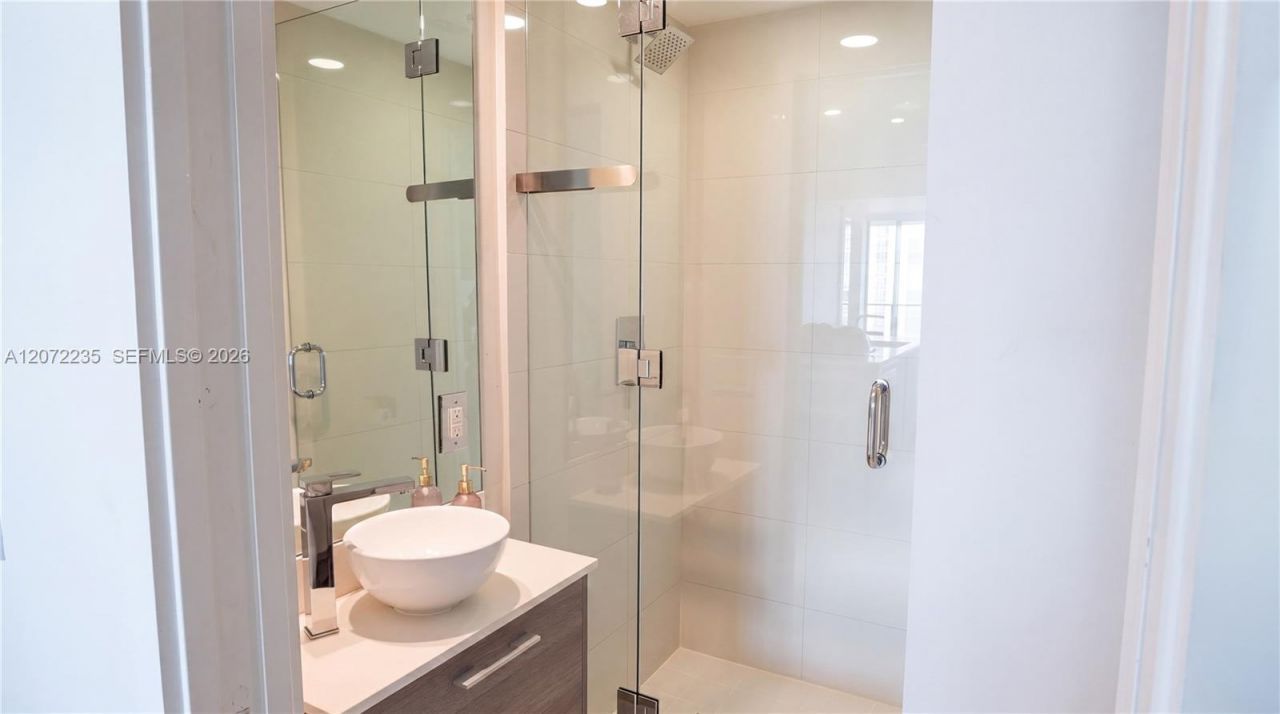 650 NE 32nd St, Unit 1502, Miami, FL 33137 Photo
