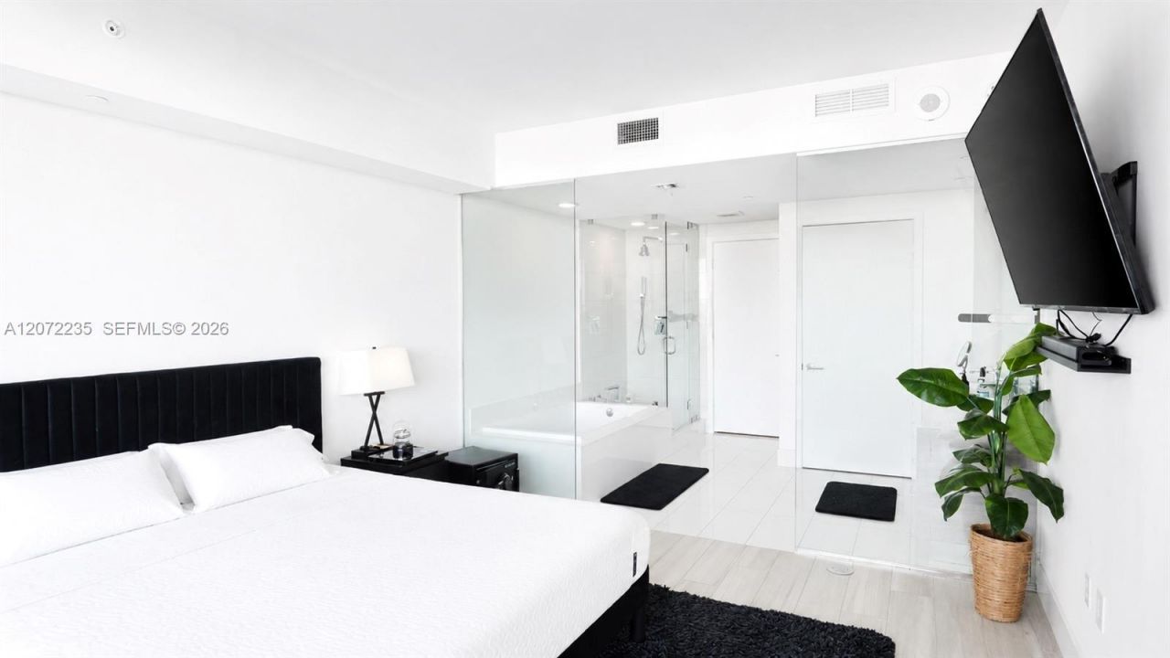 650 NE 32nd St, Unit 1502, Miami, FL 33137 Photo