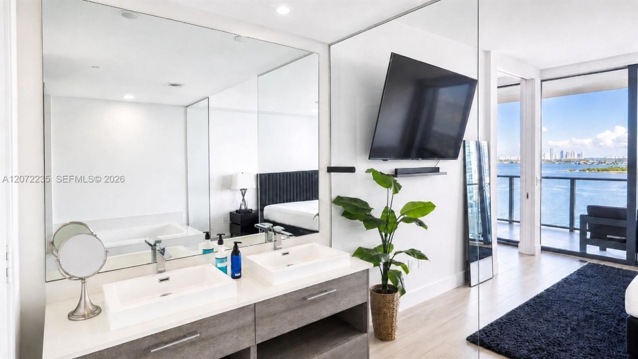 650 NE 32nd St, Unit 1502, Miami, FL 33137 Photo