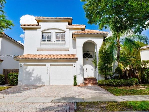 10853 NW 71st St , Doral, FL 33178