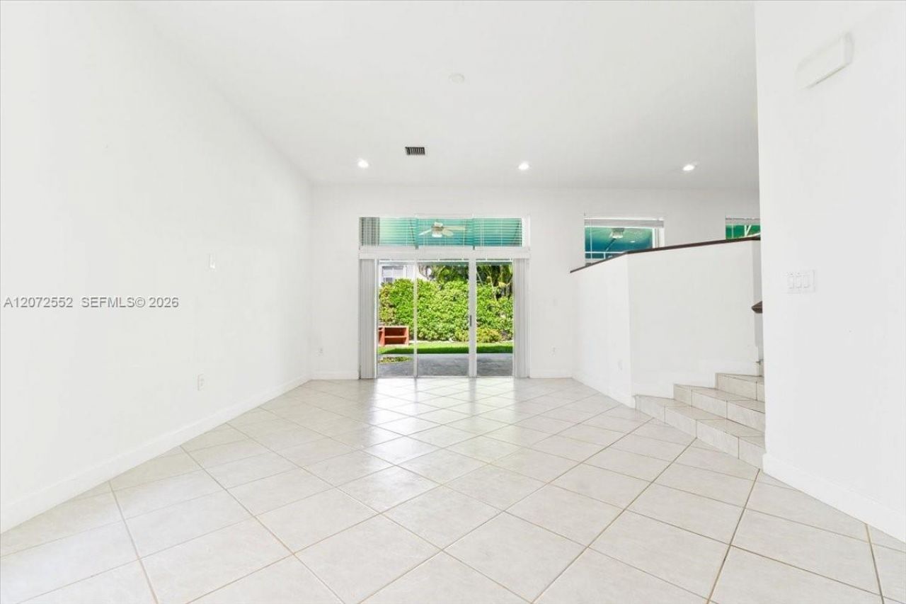 10853 NW 71st St , Doral, FL 33178 Photo
