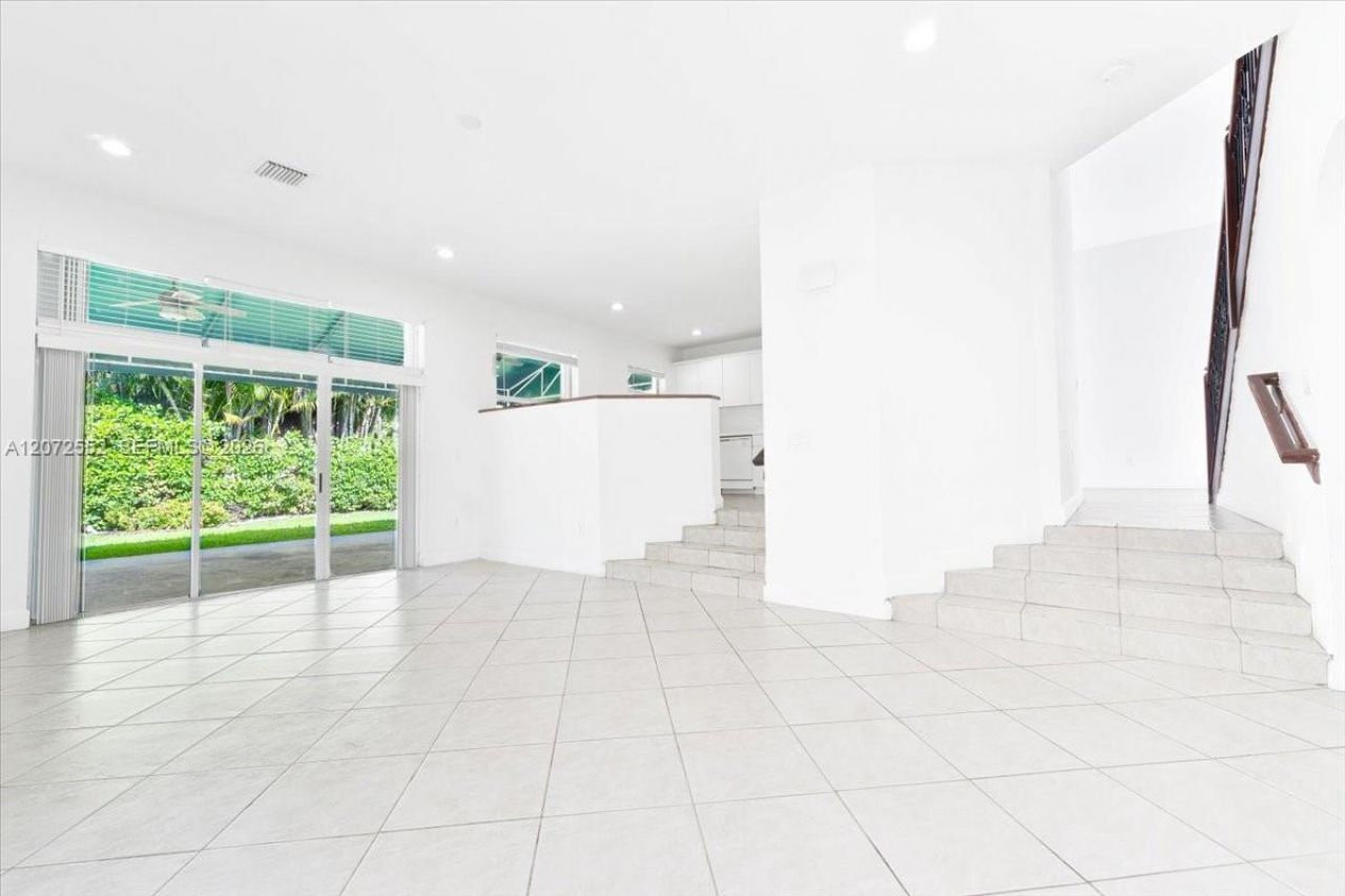 10853 NW 71st St , Doral, FL 33178 Photo