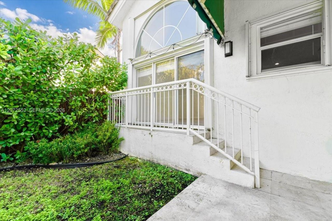 10853 NW 71st St , Doral, FL 33178 Photo