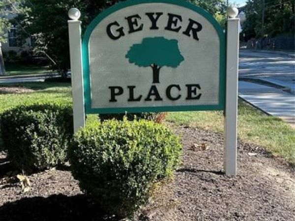 425 S Geyer Road , Unit H, St Louis, MO 63122