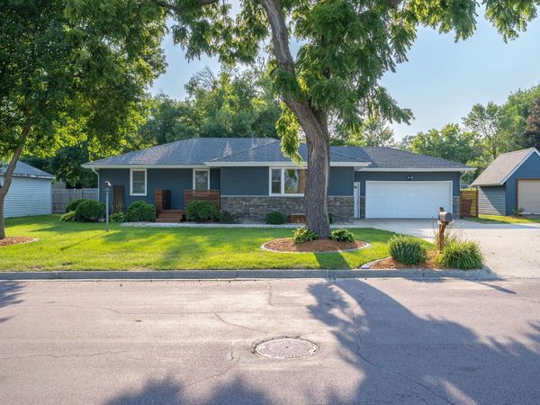 914 N 5th Street, Saint Peter, MN 56082
