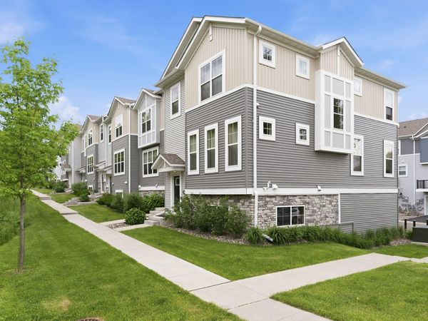 2864 Lexington Place N, Roseville, MN 55113