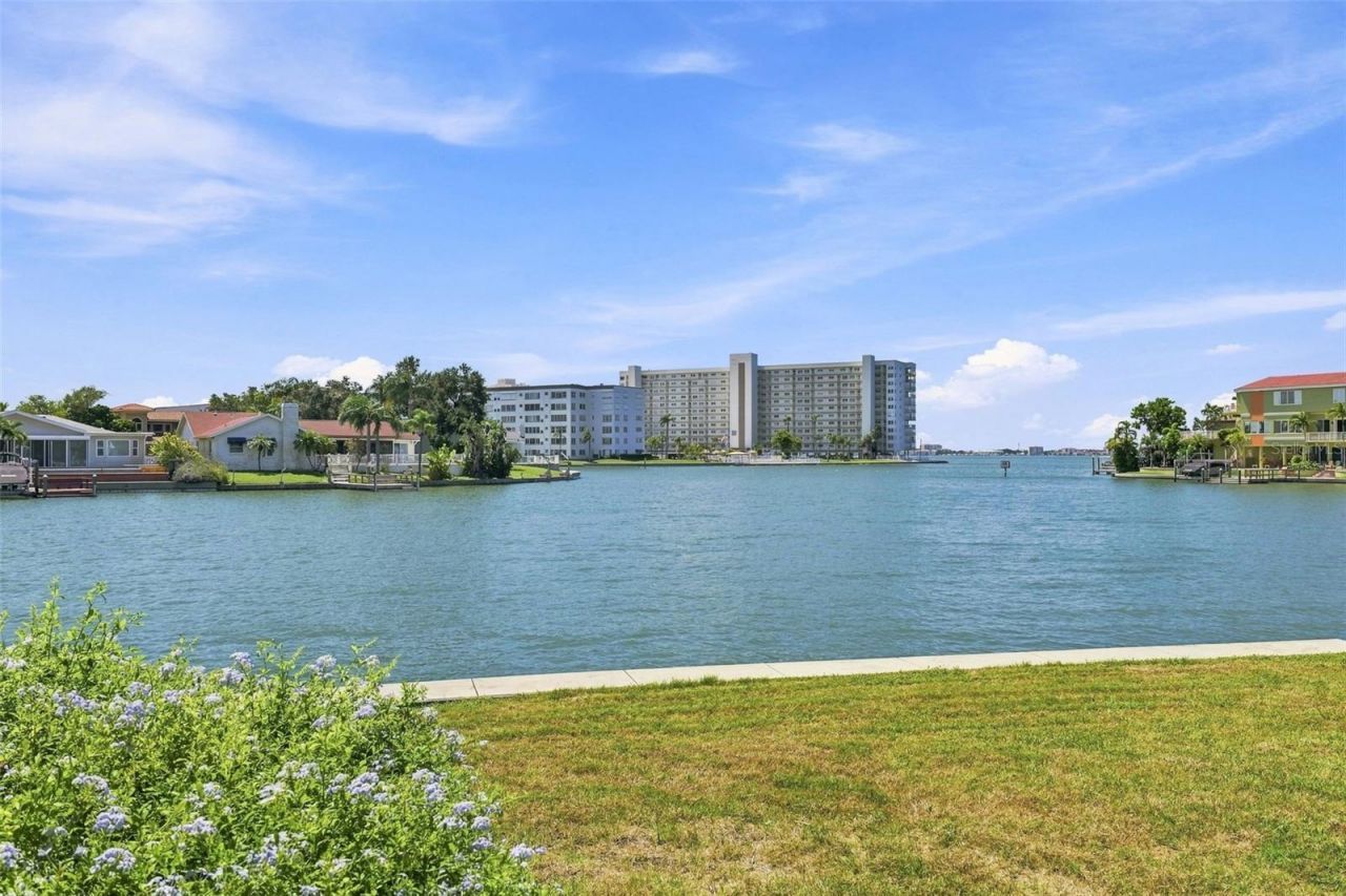 5921 Seabird Drive S, Gulfport, FL 33707 Photo