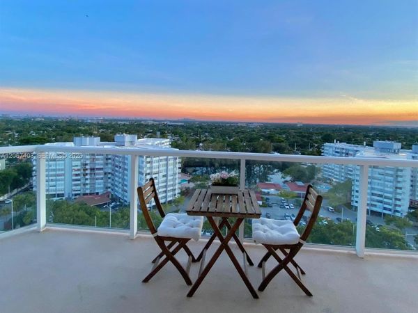 1351 NE Miami Gardens Dr, Unit PH1725E, Miami, FL 33179