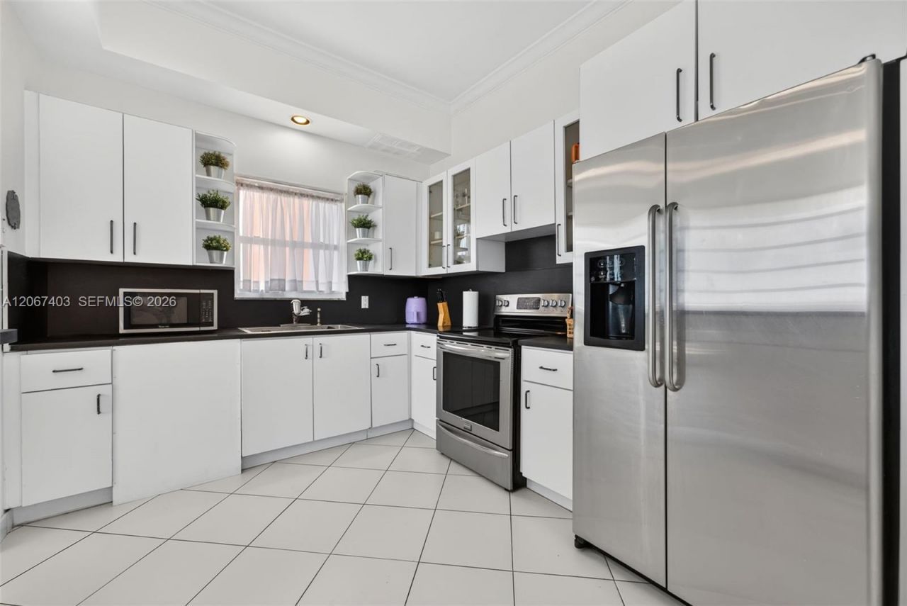 1351 NE Miami Gardens Dr, Unit PH1725E, Miami, FL 33179 Photo