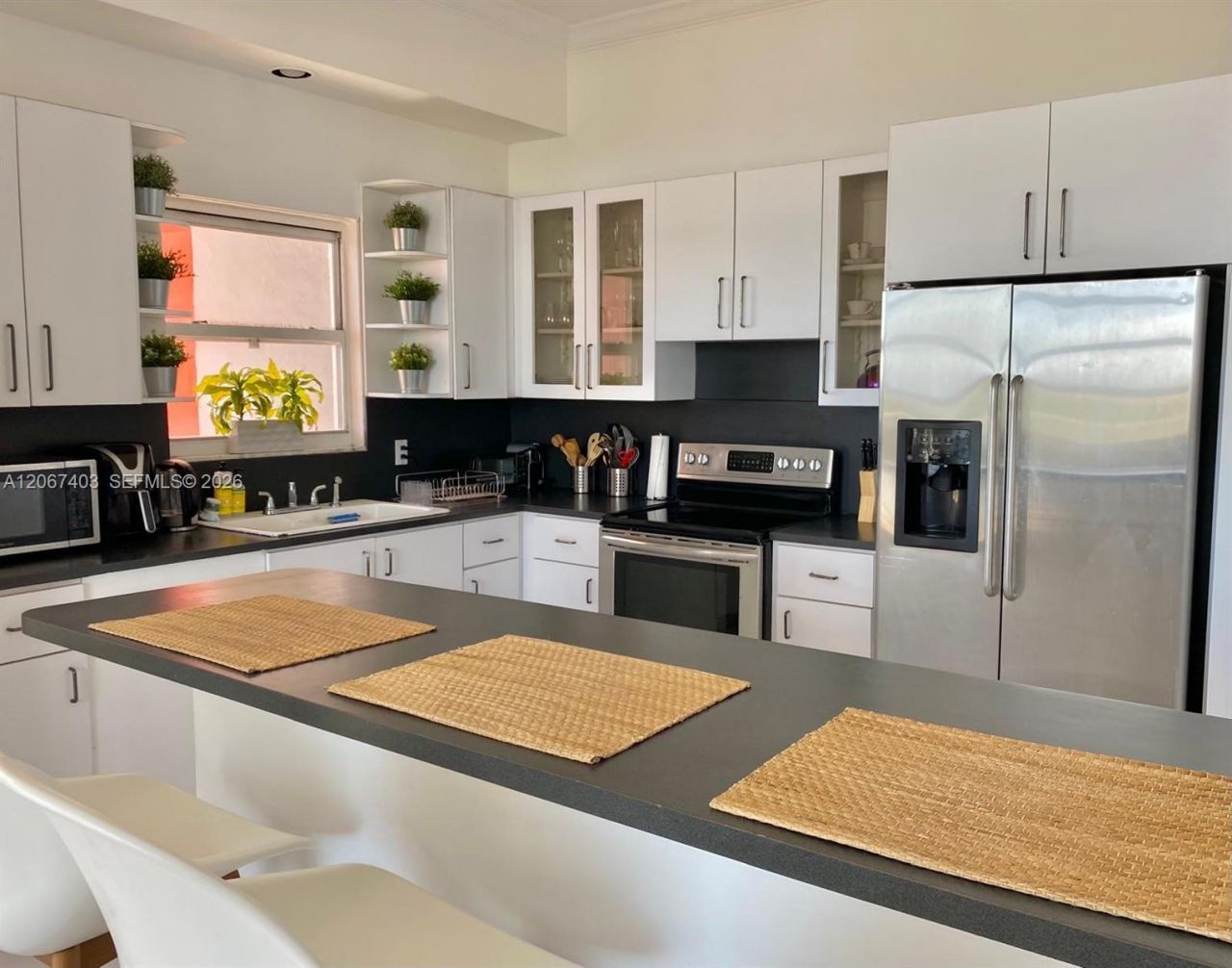 1351 NE Miami Gardens Dr, Unit PH1725E, Miami, FL 33179 Photo