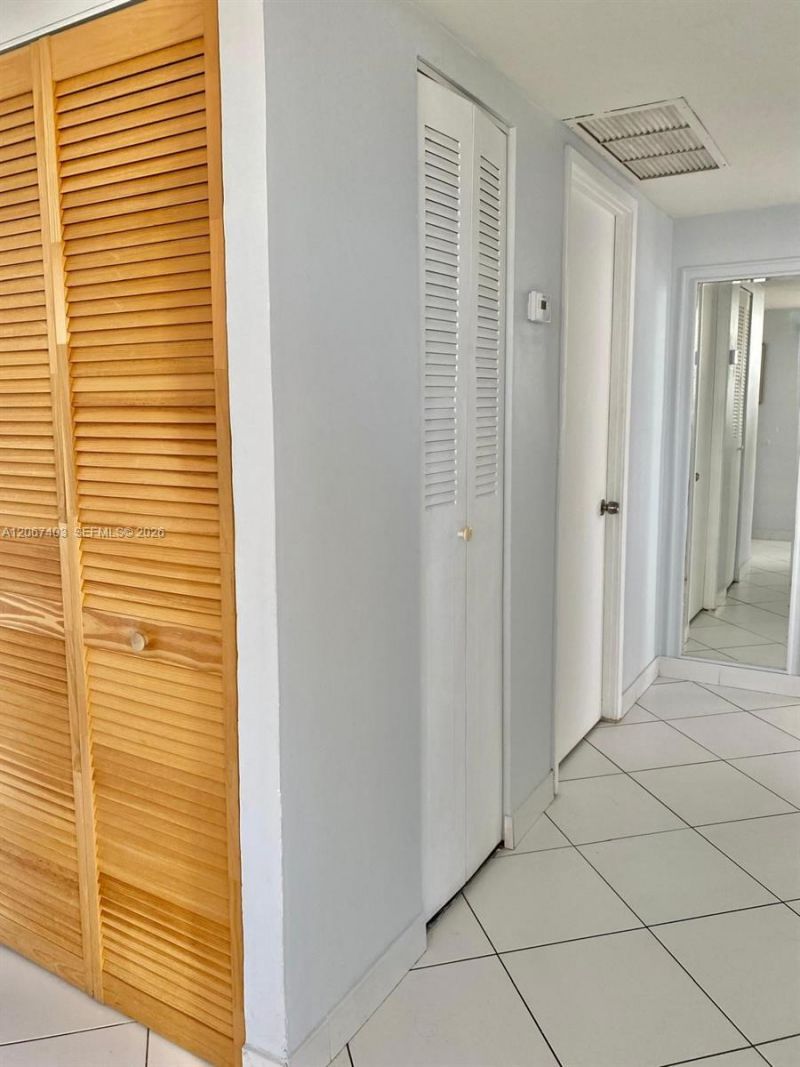 1351 NE Miami Gardens Dr, Unit PH1725E, Miami, FL 33179 Photo
