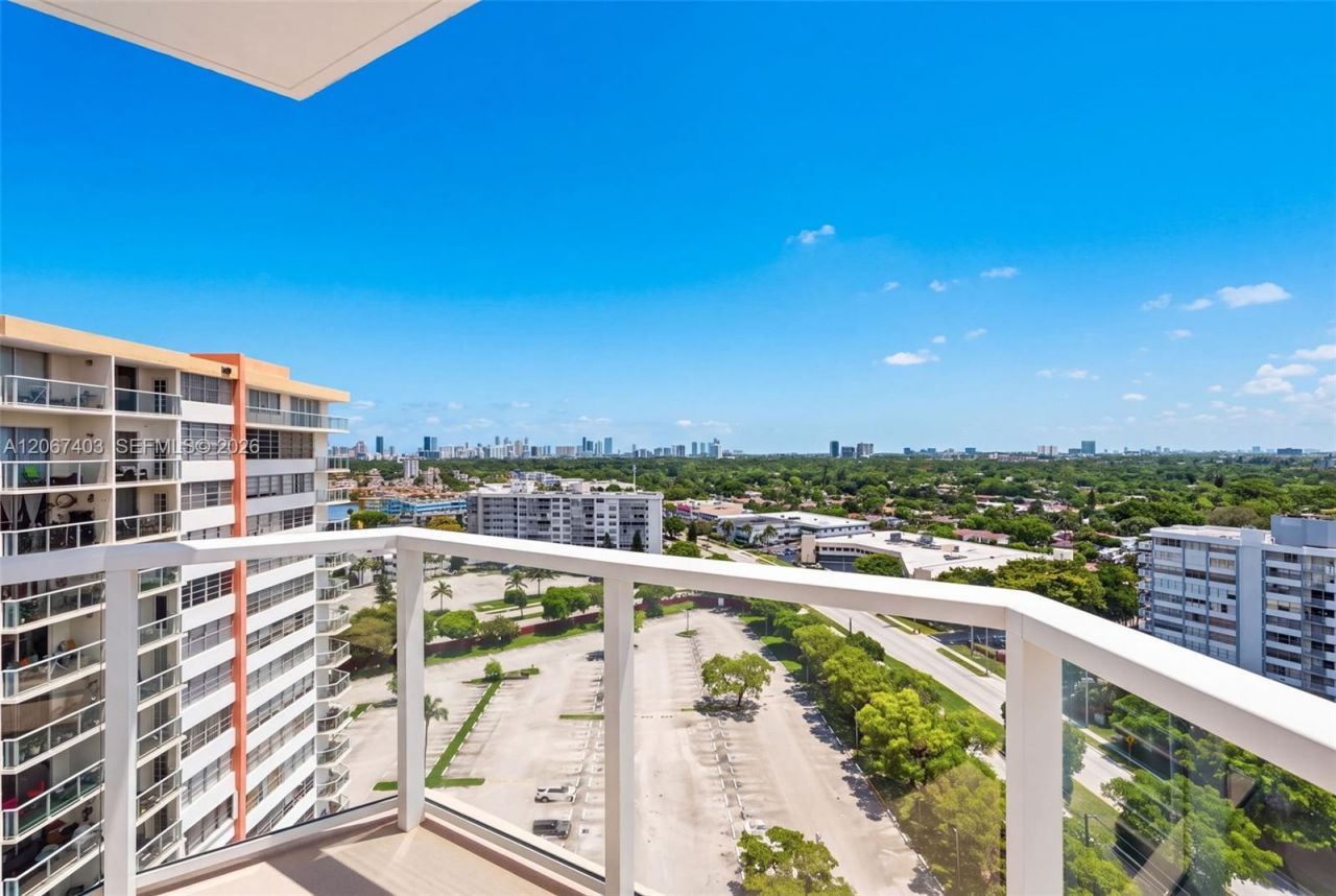1351 NE Miami Gardens Dr, Unit PH1725E, Miami, FL 33179 Photo