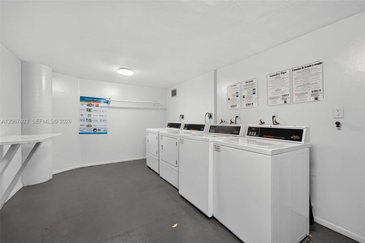 1351 NE Miami Gardens Dr, Unit PH1725E, Miami, FL 33179 Photo