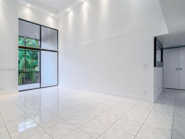 20347 W Country Club Dr , Unit TH15, Aventura, FL 33180