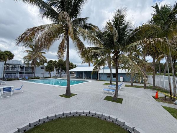411 Executive Center Dr , Unit 109, West Palm Beach, FL 33401