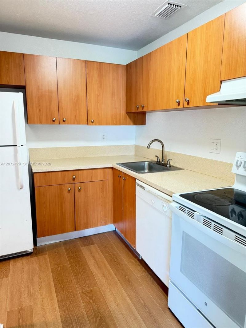 411 Executive Center Dr , Unit 109, West Palm Beach, FL 33401 Photo