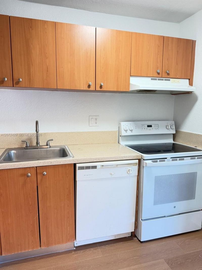 411 Executive Center Dr , Unit 109, West Palm Beach, FL 33401 Photo