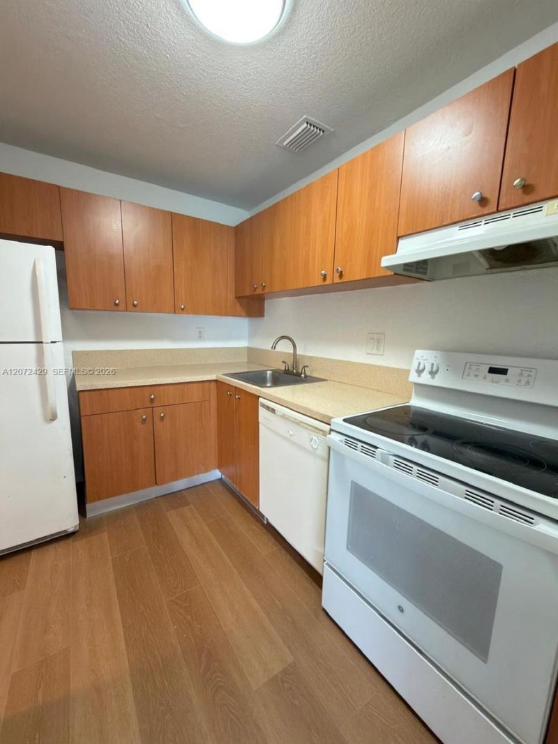 411 Executive Center Dr , Unit 109, West Palm Beach, FL 33401 Photo
