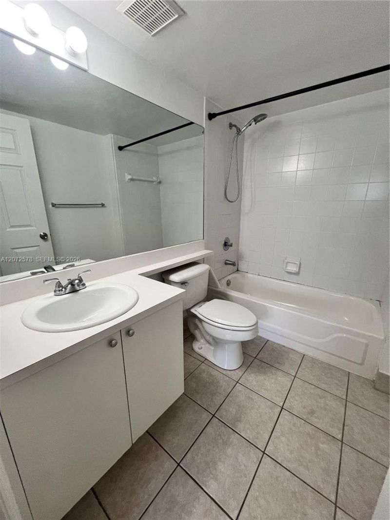 2009 SE 10th Ave , Unit 319, Fort Lauderdale, FL 33316 Photo