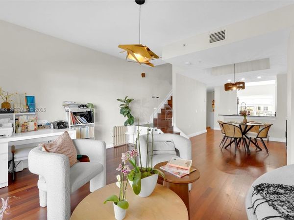 738 NE 90th St , Unit 207, Miami, FL 33138