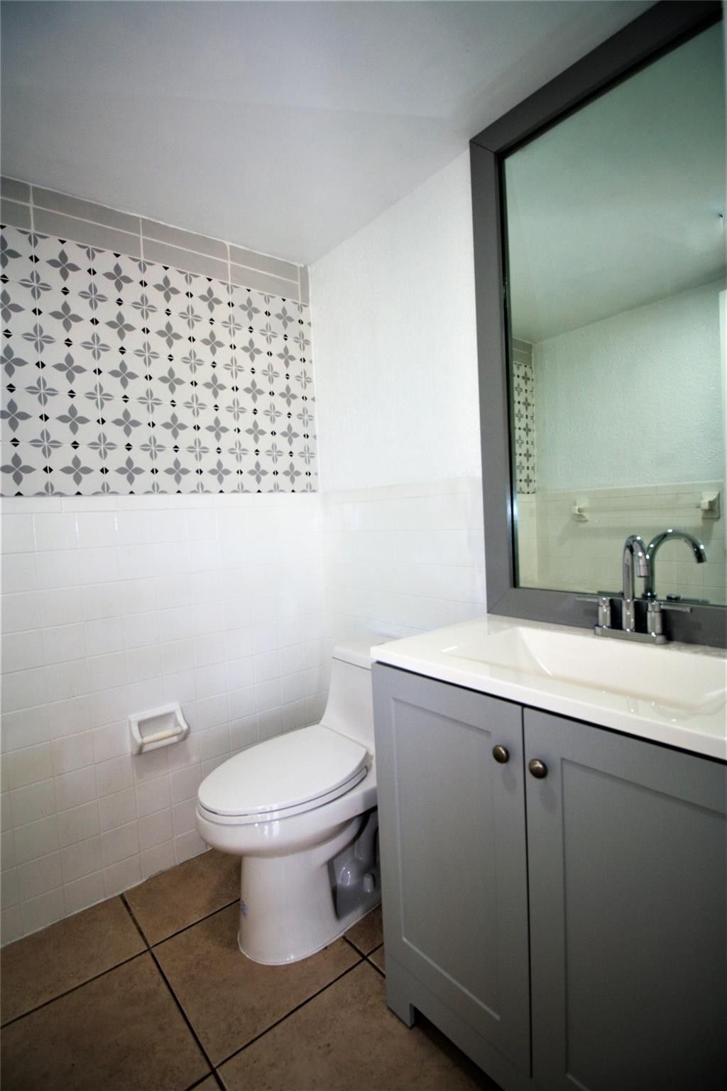 7000 NW 186th Street, Unit 4-217, Hialeah, FL 33015 Photo