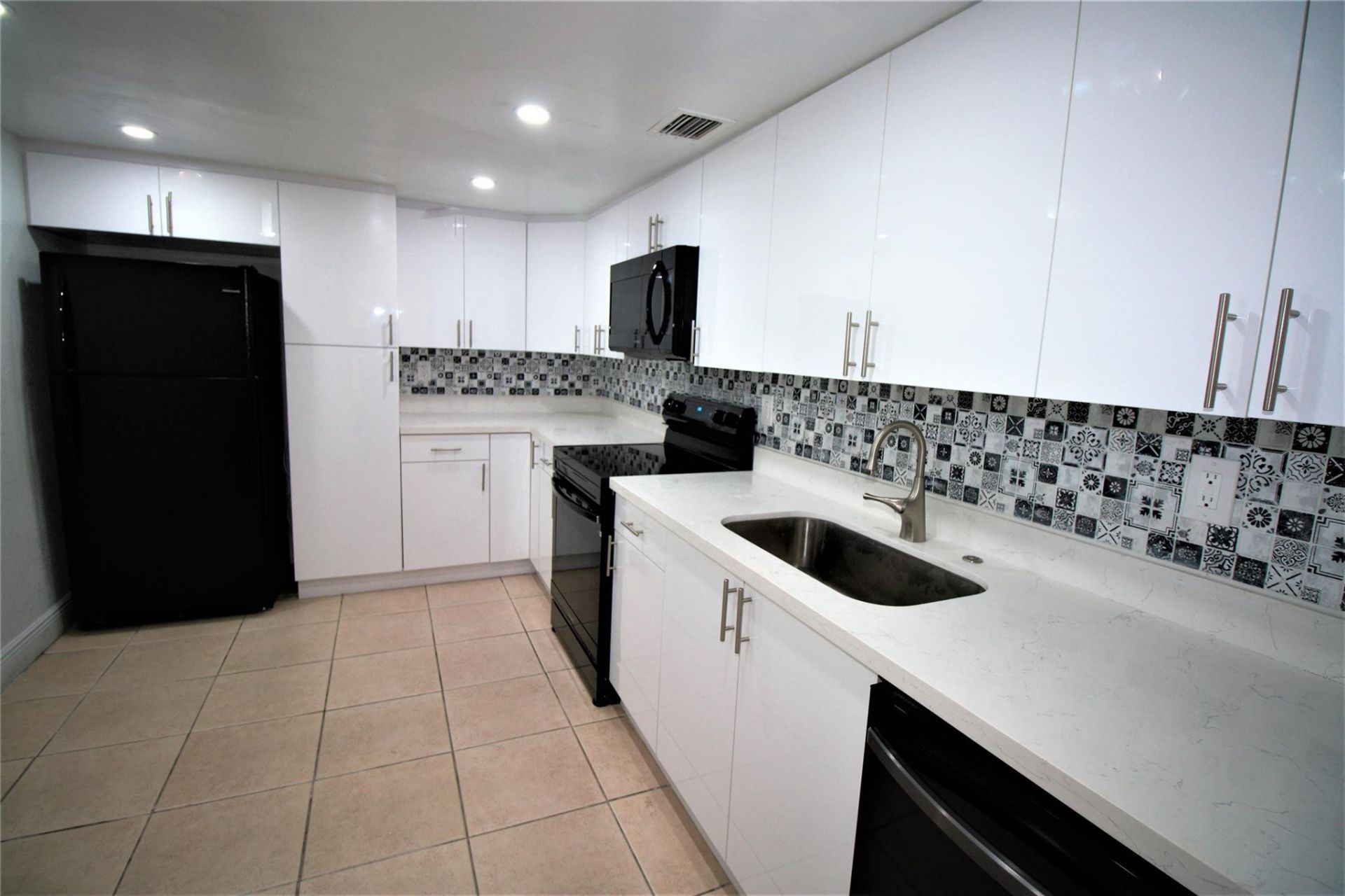 7000 NW 186th Street, Unit 4-217, Hialeah, FL 33015 Photo