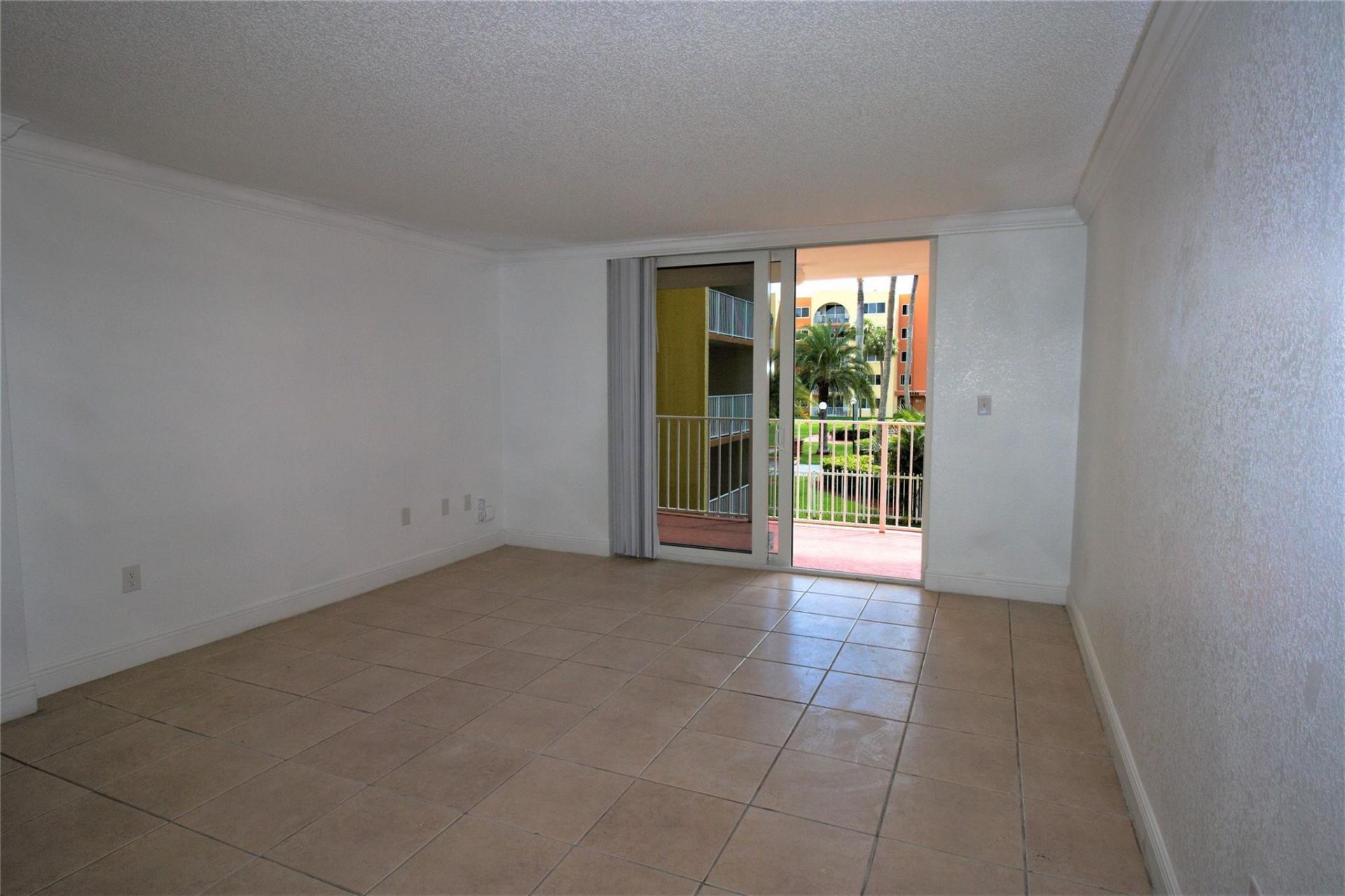 7000 NW 186th Street, Unit 4-217, Hialeah, FL 33015 Photo