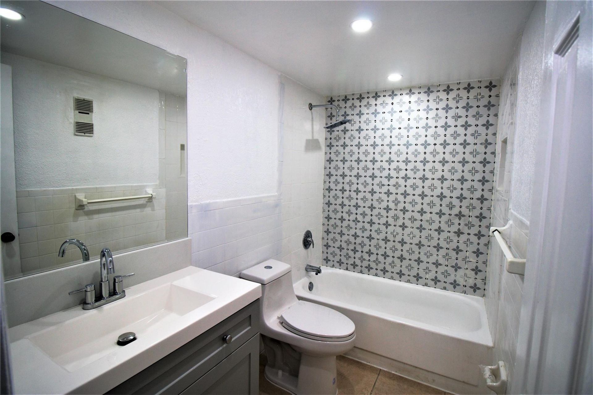 7000 NW 186th Street, Unit 4-217, Hialeah, FL 33015 Photo