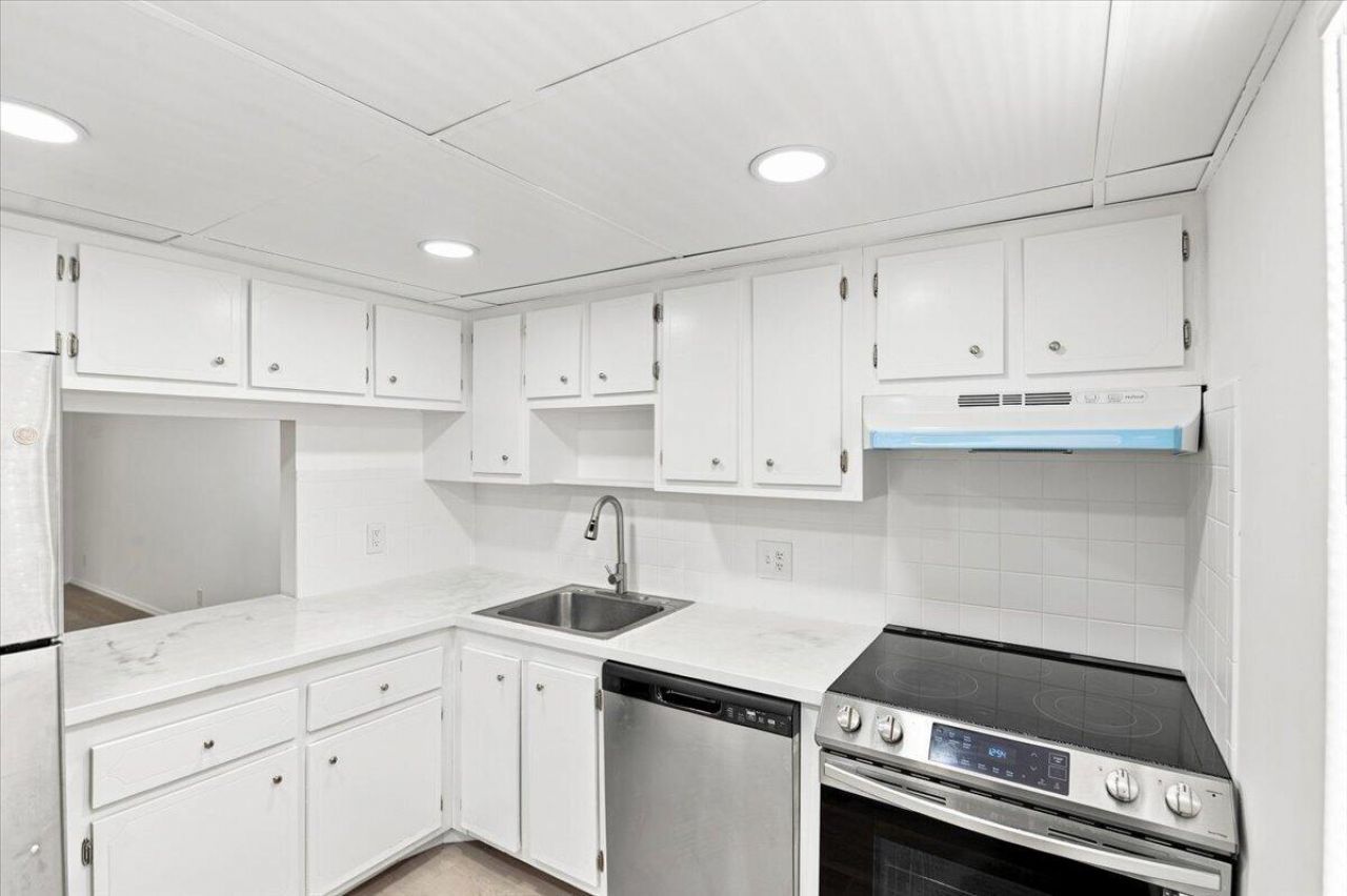 1050 Country Club Drive, Unit 306, Margate, FL 33063 Photo