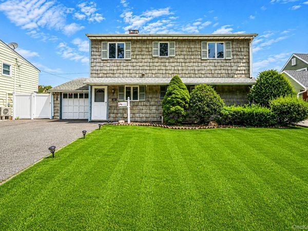 201 Acre Lane , Hicksville, NY 11801