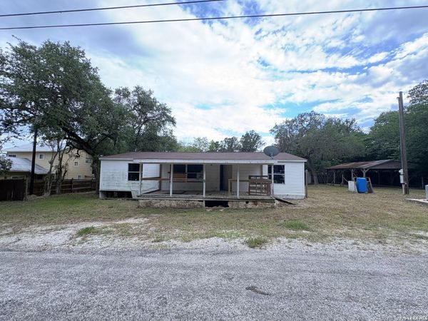 177 CHEROKEE TRL, Lakehills, TX 78063