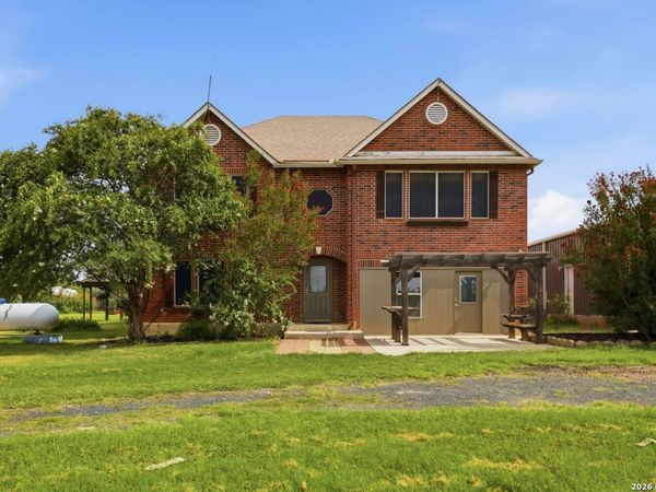 25 High Mdw, Lytle, TX 78052