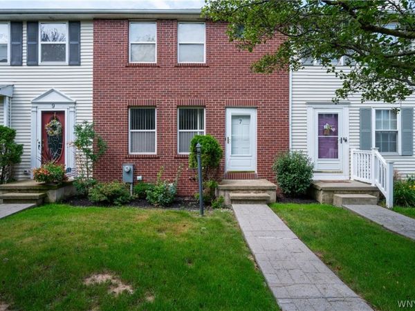 7 Queens Guard Walk , Unit 7, Tonawanda, NY 14150