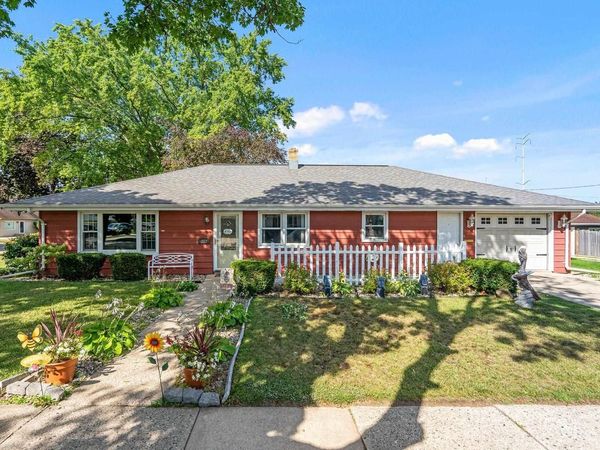 352 S JAMES STREET, Kimberly, WI 54136