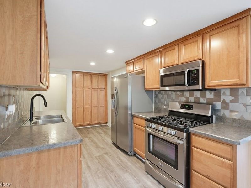 1628 Parker Drive , Mayfield Heights, OH 44124 Photo 13