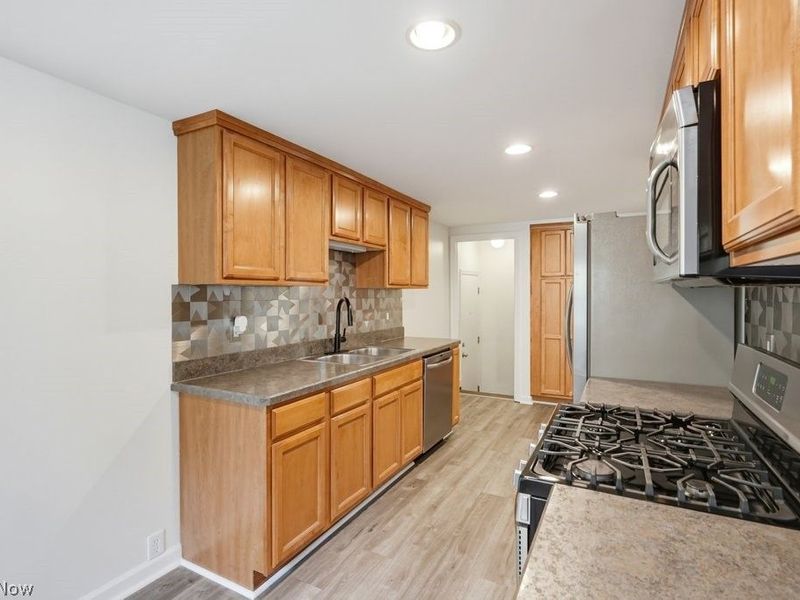 1628 Parker Drive , Mayfield Heights, OH 44124 Photo 14