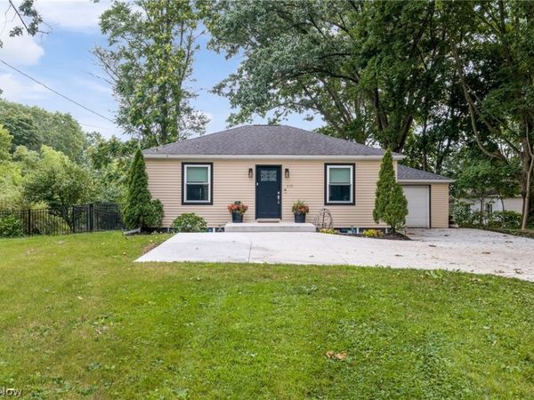 678 Portage Lakes Drive, Akron, OH 44319