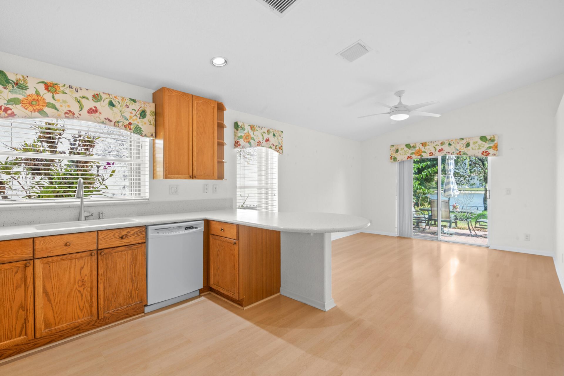4977 Victoria Circle, West Palm Beach, FL 33409 Photo