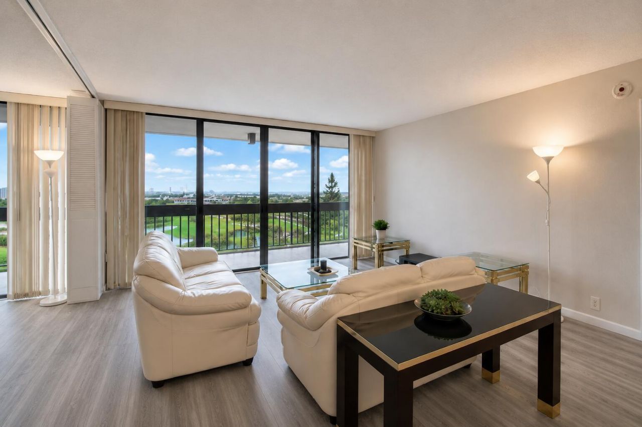 2400 Presidential Way, Unit 1105, West Palm Beach, FL 33401 Photo