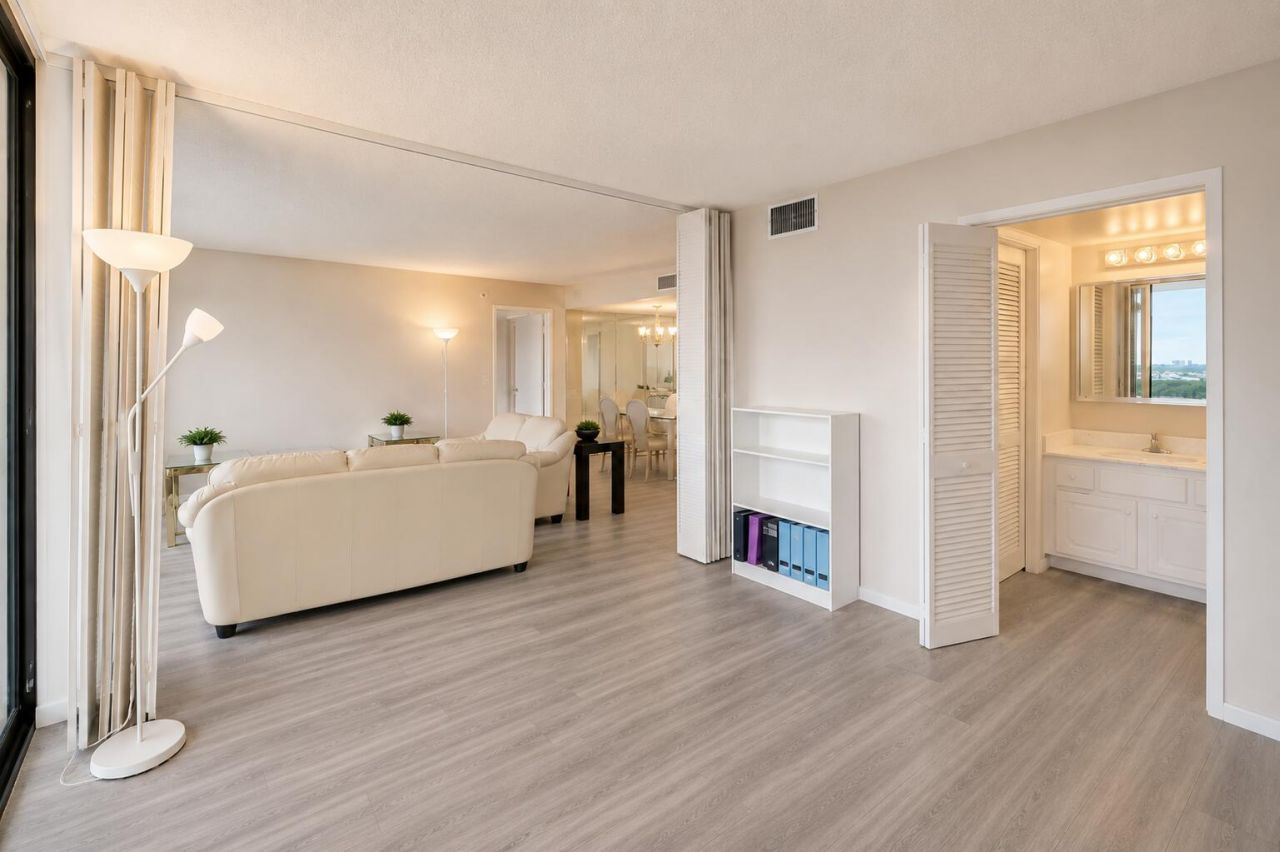 2400 Presidential Way, Unit 1105, West Palm Beach, FL 33401 Photo