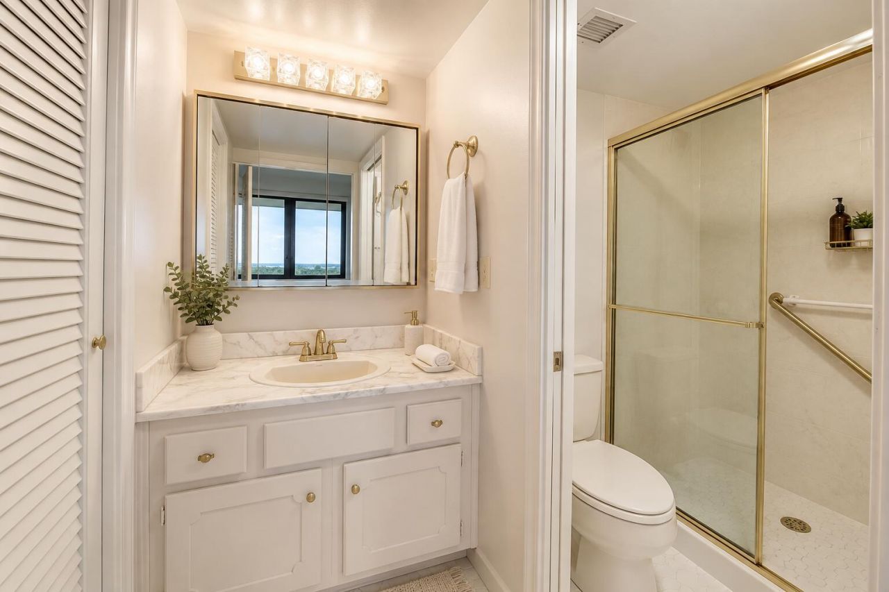 2400 Presidential Way, Unit 1105, West Palm Beach, FL 33401 Photo