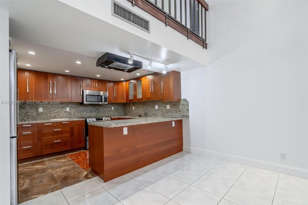 20347 W Country Club Dr , Unit TH15, Aventura, FL 33180 Photo