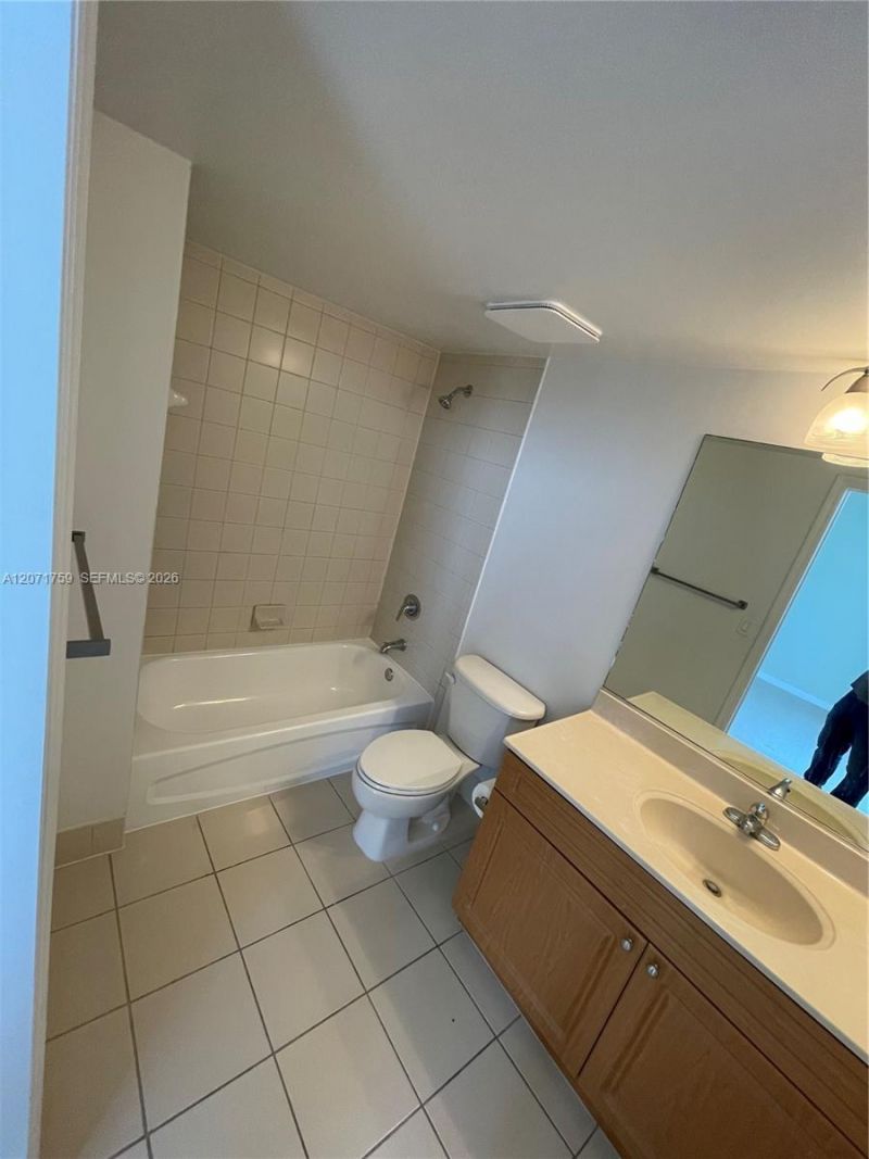 900 SW 8th St, Unit 1503, Miami, FL 33130 Photo