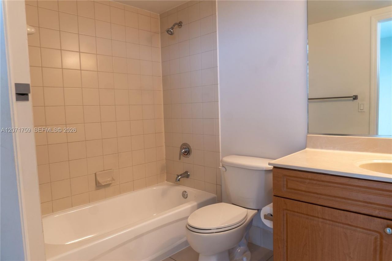 900 SW 8th St, Unit 1503, Miami, FL 33130 Photo