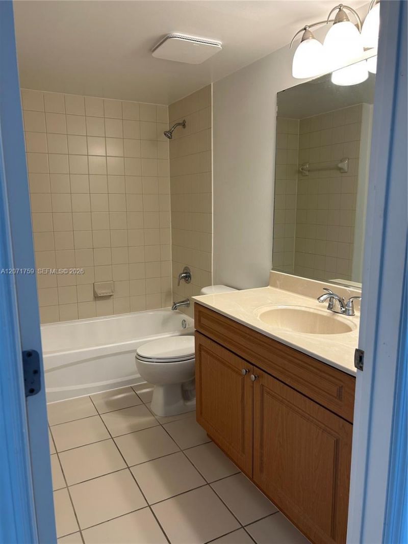 900 SW 8th St, Unit 1503, Miami, FL 33130 Photo