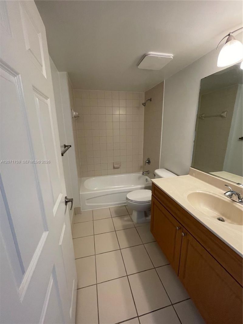 900 SW 8th St, Unit 1503, Miami, FL 33130 Photo