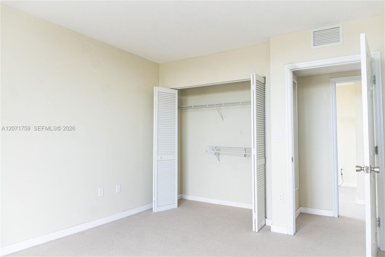 900 SW 8th St, Unit 1503, Miami, FL 33130 Photo