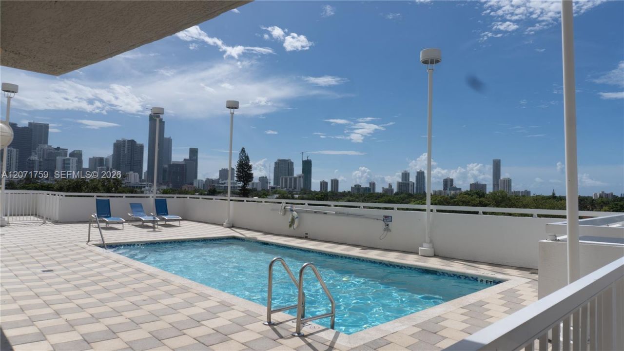 900 SW 8th St, Unit 1503, Miami, FL 33130 Photo