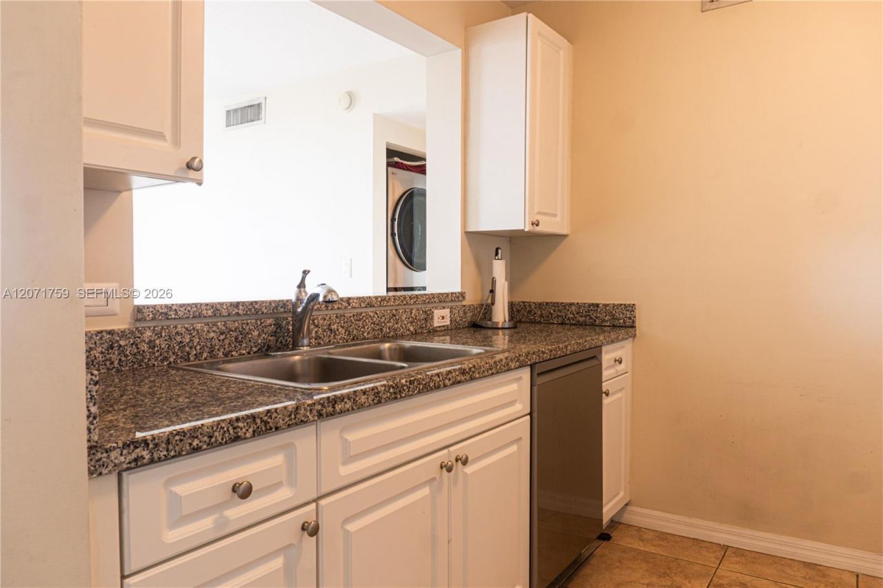 900 SW 8th St, Unit 1503, Miami, FL 33130 Photo